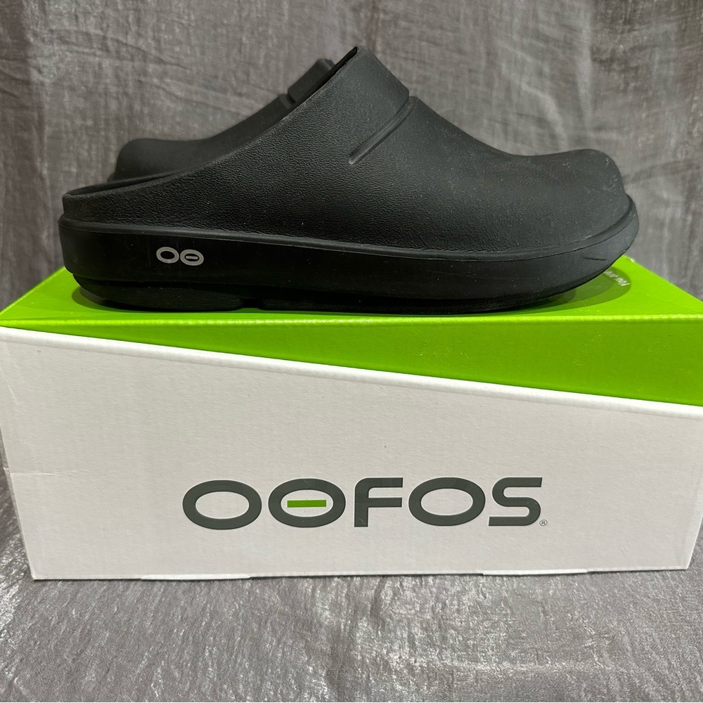 Oofos Clogs Unisex Womens Size 8 Mens Size 6 Black EUC!